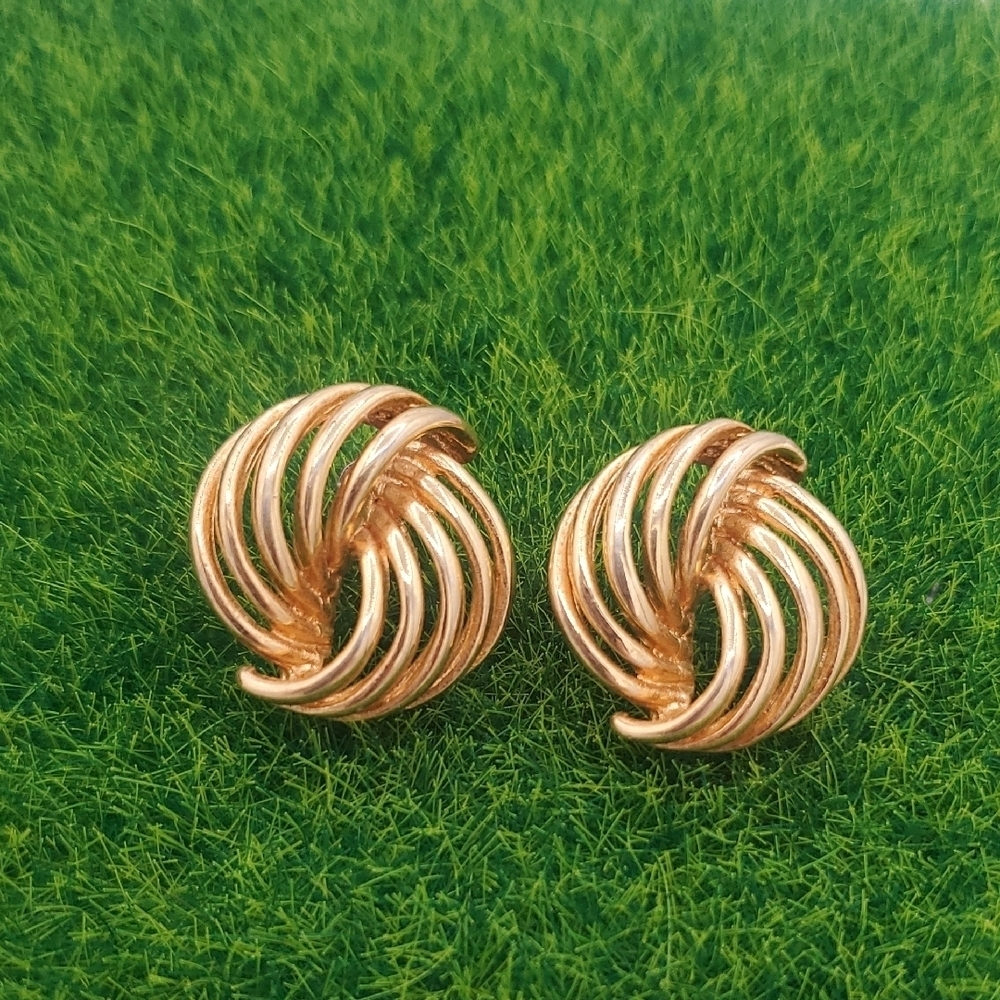 Elegant Gold-Tone Swirl Earrings E1021